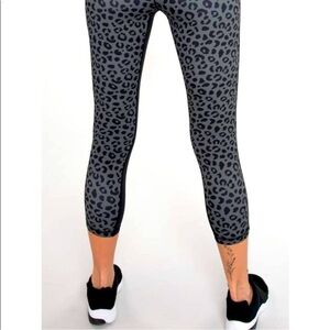 Stylish Gray Leopard Print Leggings